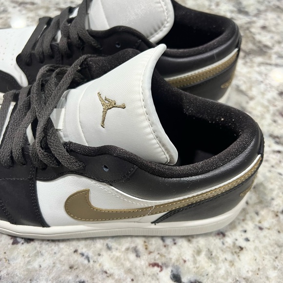 ✨sold✨Nike Air Jordan Sneakers Women’s size 9.5 - Picture 3 of 12